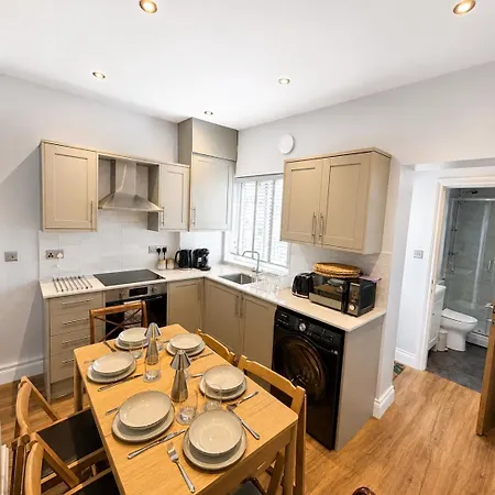 The Stables Retreat-victorian Home-free Parking