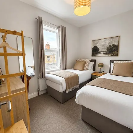 The Stables Retreat-victorian Home-free Parking *