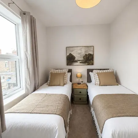 The Stables Retreat-victorian Home-free Parking